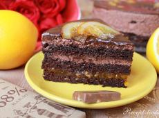 बटरक्रीम के साथ चॉकलेट ऑरेंज केक चॉकलेट केक पर ऑरेंज सजावट