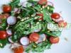 Salada de vitaminas incrível com rúcula e romã