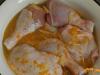 ขาไก่ในซอสหัวหอม หมักกับน้ำส้มสำหรับขาไก่